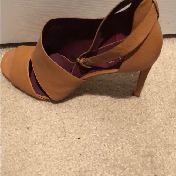 Brand new Coach D’Orsay heels - Picture 3 of 3